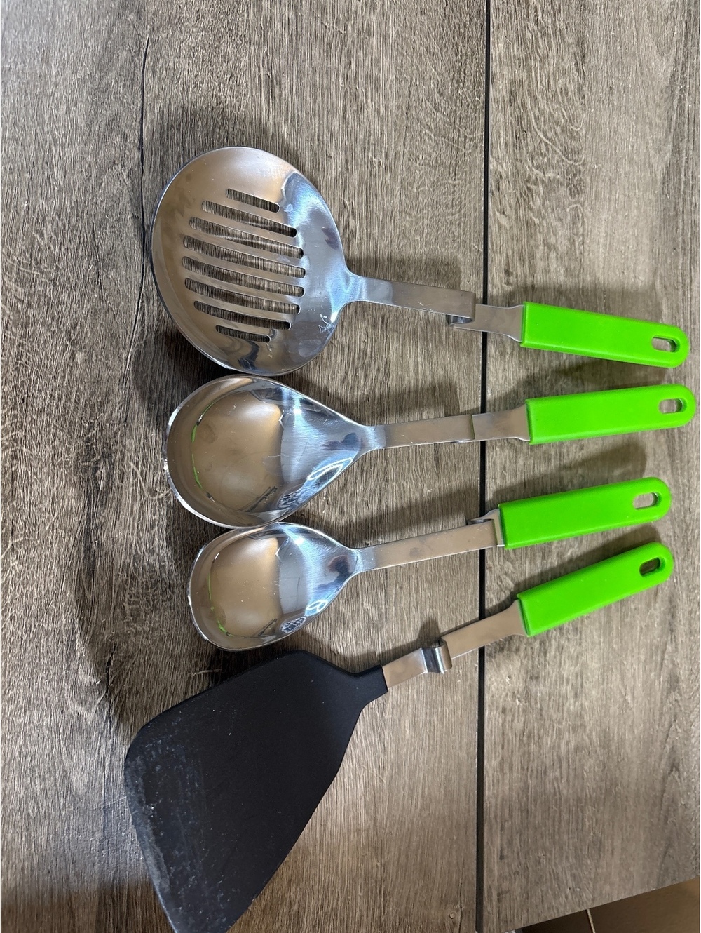 Used see spatula 4-Piece Kitchen Utensil Set with Green Handles